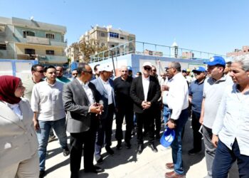 بالصور.. وزير الإسكان ومحافظ المنيا يتفقدان محطتي مياه شرب العدوة الجديدة والعدوة 1 و 2
