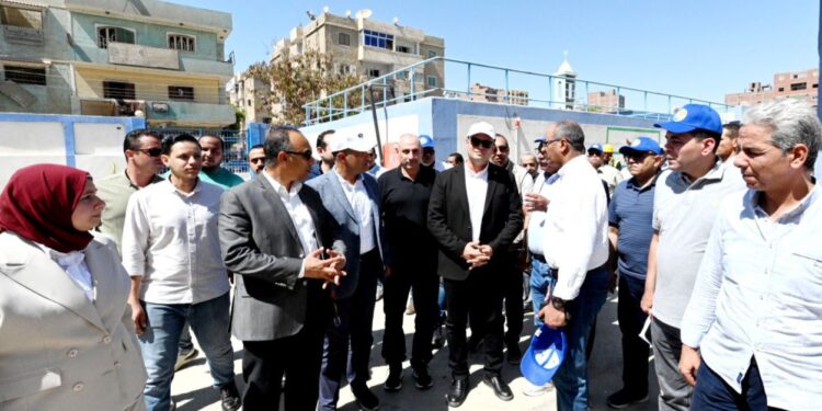 بالصور.. وزير الإسكان ومحافظ المنيا يتفقدان محطتي مياه شرب العدوة الجديدة والعدوة 1 و 2