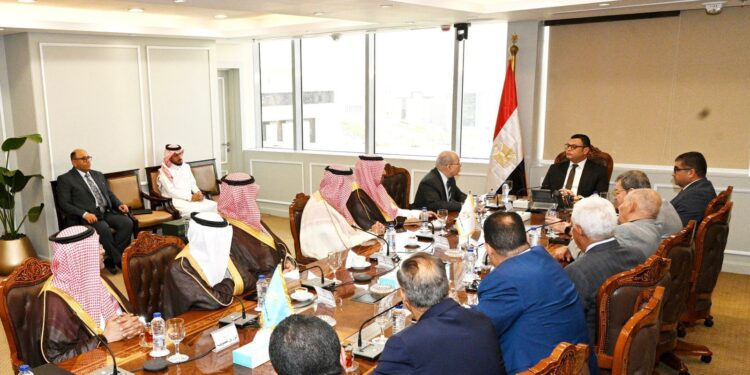 وزير الإسكان يستقبل وفدا من وزارتي “الاستثمار” و”البلديات والإسكان” وهيئة المقاولين بالمملكة العربية السعودية لمناقشة مجالات التعاون المشترك وتبادل الخبرات