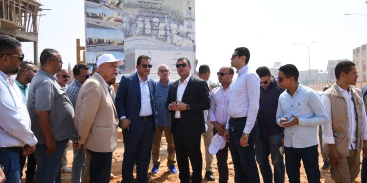 وزير الإسكان يتفقد الطرق والمحاور ومشروع “ديارنا” بالعاشر من رمضان