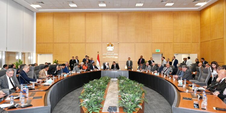 لقاء وزير الإسكان مع عدد من النواب