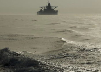 قطر تدعو سفن الغاز الطبيعي المسال للانتظار خارج مضيق هرمز