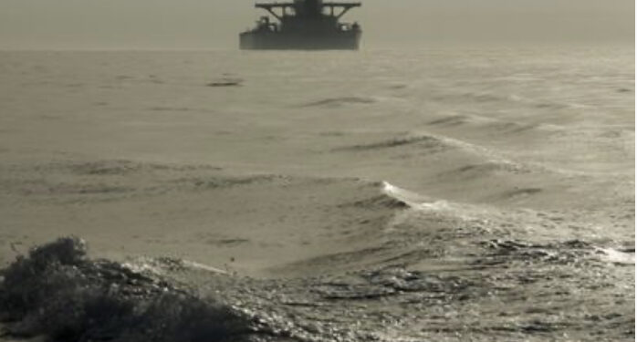 قطر تدعو سفن الغاز الطبيعي المسال للانتظار خارج مضيق هرمز