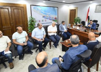 يالصور.. وزير الإسكان يعقد اجتماعا لمتابعة مشروعات مركز مارينا العلمين السياحي
