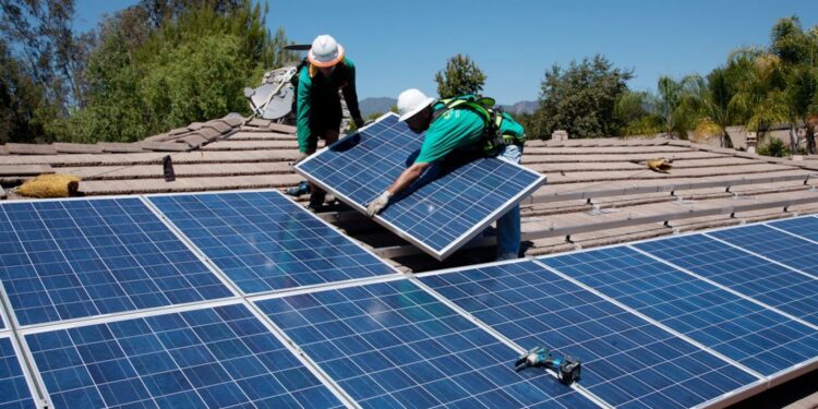 باستثمارات 200 مليون دولار.. شركة صينية تنشئ مصنع لمستلزمات الطاقة الشمسية في مصر