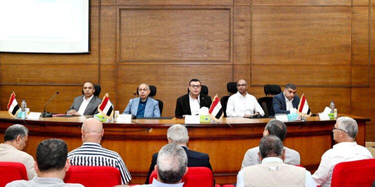 وزير الإسكان يشدد على الالتزام بمواعيد تسليم مشروعات “حياة كريمة” في المنيا.. ويؤكد: إجراءات حاسمة ضد المتقاعسين
