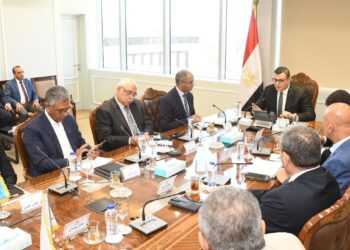 وزير الإسكان يتابع موقف محطات تحلية مياه البحر بالساحل الشمالي الغربي وموقف مشروع إعادة تأهيل ورفع كفاءة محطة المعالجة بالروبيكي