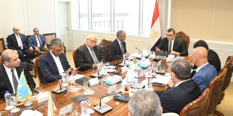 وزير الإسكان يتابع موقف محطات تحلية مياه البحر بالساحل الشمالي الغربي وموقف مشروع إعادة تأهيل ورفع كفاءة محطة المعالجة بالروبيكي