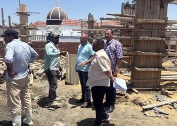 تنفيذاً لتوجيهات وزير الإسكان.. إزالة عدة مخالفات بناء وغلق محال مخالفة بمدينتي بدر والشروق بالتعاون مع الشرطة