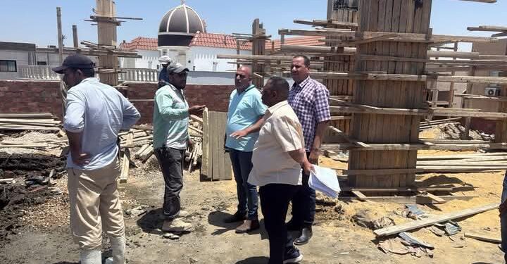 تنفيذاً لتوجيهات وزير الإسكان.. إزالة عدة مخالفات بناء وغلق محال مخالفة بمدينتي بدر والشروق بالتعاون مع الشرطة