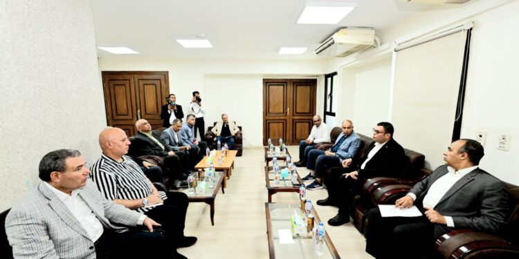 وزير الإسكان ومحافظ المنيا يعقدان اجتماعا مع نواب البرلمان.. والشربيني يوجه بإعداد تقرير بكافة المشروعات التي يتم تنفيذها