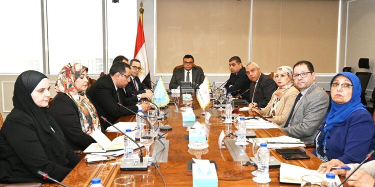وزير الإسكان يتابع موقف الاستراتيجية الوطنية للعمران والبناء الأخضر.. ويوجه بحوافز جاذبة للمطورين العقاريين