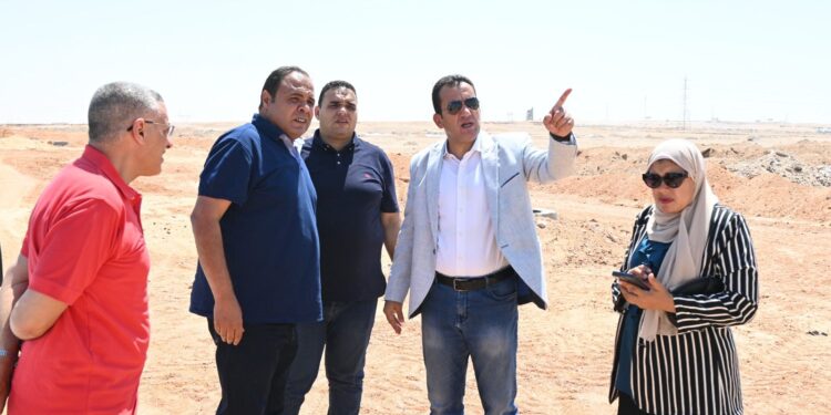 بالصور.. وزير الإسكان يتابع مشروعات المرافق والطرق ومشروع “ديارنا” بمدينة العاشر من رمضان