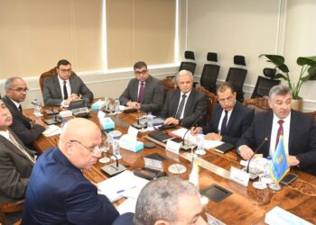 وزير الإسكان يتابع موقف مشروعات مياه الشرب والصرف الصحي ضمن المبادرة الرئاسية “حياة كريمة” بمحافظة المنيا