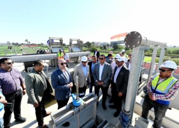 بالصور.. وزير الإسكان ومحافظ بني سويف يتفقدان محطة معالجة صرف صحي طحا البيشة