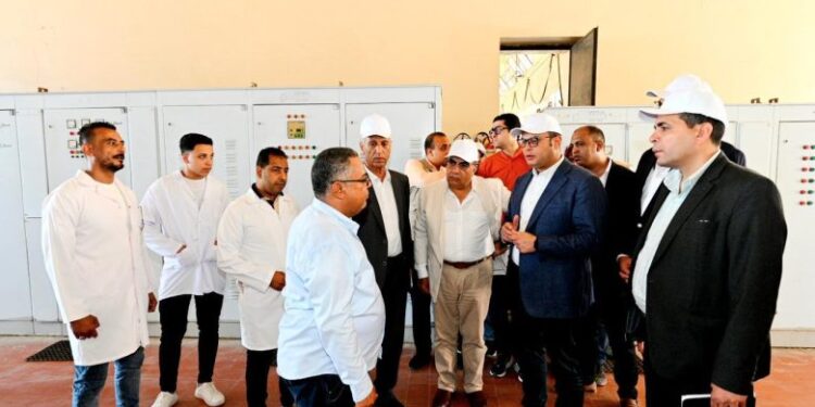 وزير الإسكان يتفقد محطة شرب “نبروه” ويوجّه بسرعة الانتهاء من التشغيل التجريبي لمحطة “بلقاس”