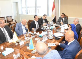 وزير الإسكان يتابع  مستجدات إنشاء وحدتي “تنظيم السوق العقارية” و”تصدير العقار المصري” بهيئة المجتمعات العمرانية الجديدة