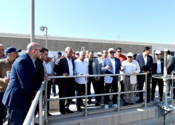 وزير الإسكان ومحافظ الدقهلية يختتمان جولتهما بتفقد محطة مياه “ميت خميس” والمعمل المركزي