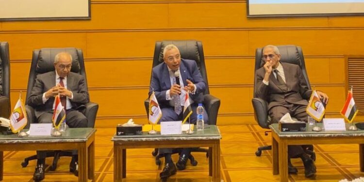 “بحوث الإسكان” يناقش تخطيط وتنفيذ مشروعات الساحل الشمالي والتكيف المناخي