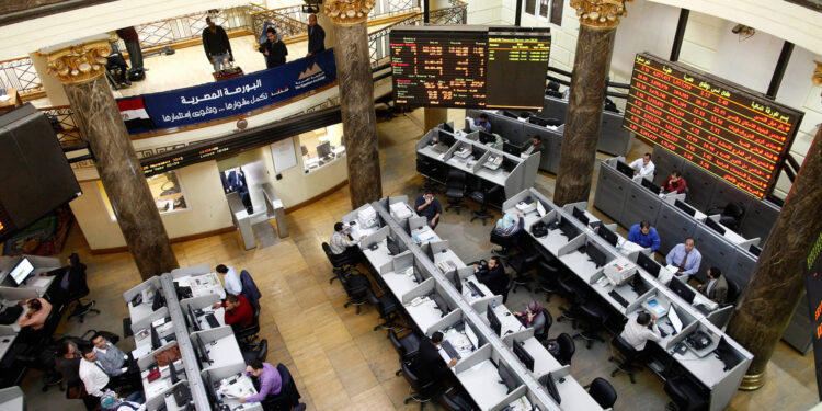 هبوط البورصة المصرية في ختام تعاملات الأحد بفعل مبيعات عربية وأجنبية