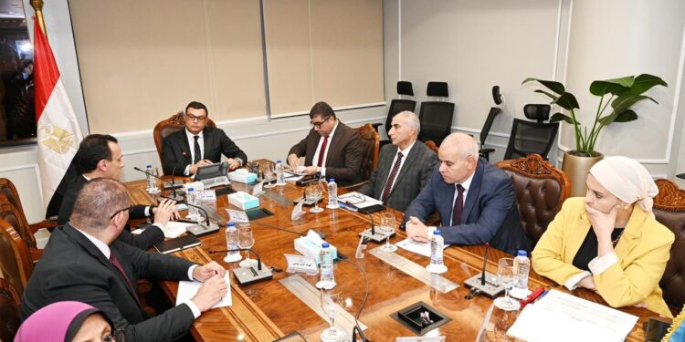 وزير الإسكان يتابع موقف مبادرتي “بيتك في مصر” و”بيت الوطن” للمصريين بالخارج