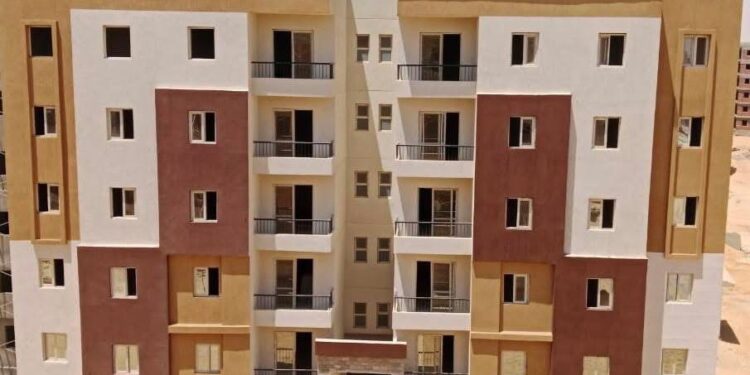 بالصور.. وزير الإسكان يتابع مراحل تسليم وحدات “سكن لكل المصريين” في المدن الجديدة