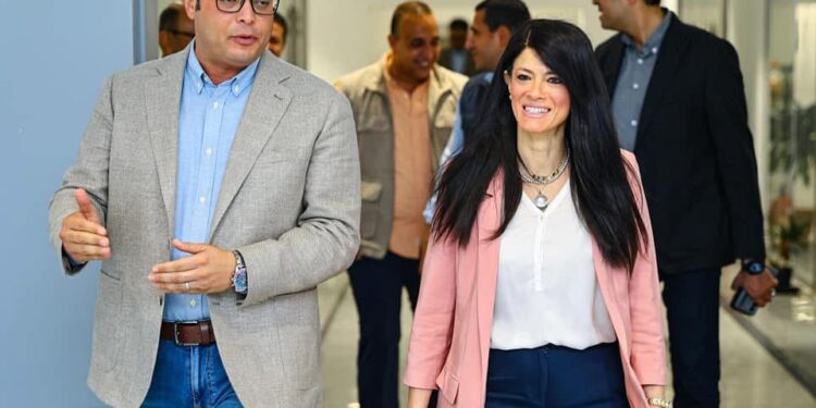 وزراء التخطيط والإسكان والتنمية المحلية يفتتحون المركز التكنولوجي لخدمة المواطنين والمستثمرين بجهاز مدينة العلمين الجديدة