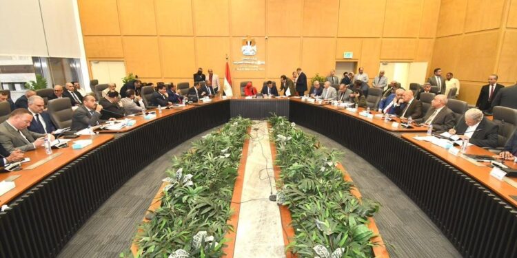 خلال اجتماعه مع اعضاء النواب والشيوخ.. “الشربيني” يؤكد أهمية التواصل والتكامل بين السلطتين التنفيذية والتشريعية لتحقيق مصلحة الوطن والمواطنين