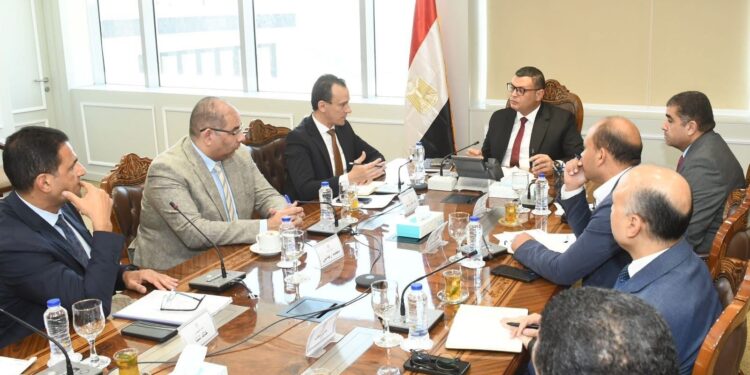 وزير الإسكان يتابع تشغيل منطقة الأعمال المركزية بالعاصمة الإدارية الجديدة.. ويؤكد: علامة بارزة في مصر