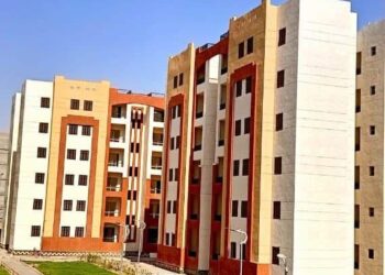 بالصور.. وزير الإسكان يتابع تنفيذ مشروعات الإسكان والخدمات في العبور الجديدة