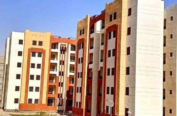 بالصور.. وزير الإسكان يتابع تنفيذ مشروعات الإسكان والخدمات في العبور الجديدة