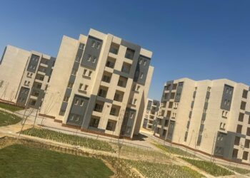 وزير الإسكان يتابع سير العمل بالمشروعات السكنية بمدن بدر ودمياط وبني سويف وأكتوبر الجديدة