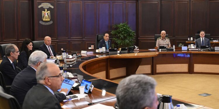 الحكومة تعلن الموافقة على تخصيص أراضي في 11 مدينة لمستثمرين أجانب