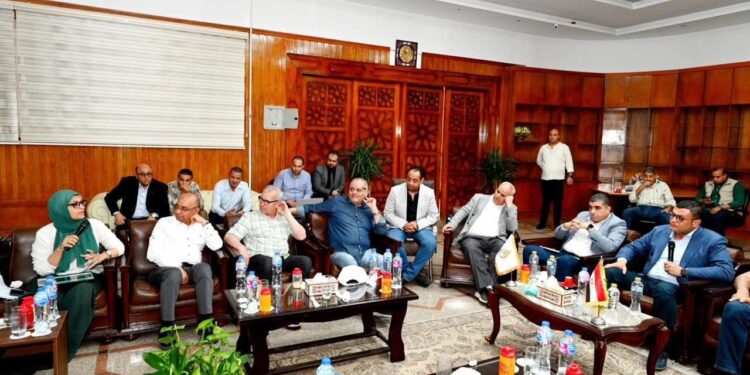 توجيه عاجل من وزير الإسكان بوضع تصور لطرح الأراضي غير المستغلة في المدن للمستثمرين