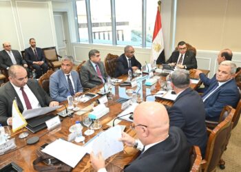 وزير الإسكان يتابع موقف المشروعات الجاري تنفيذها ضمن “حياة كريمة”