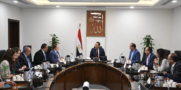 رئيس الوزراء يتابع جهود خفض الدين العام من الناتج المحلي