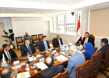 وزير الإسكان يتابع مشروعات الإسكان بمحافظة بورسعيد ويوجّه بسرعة التسليم