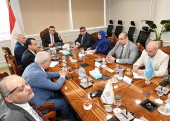وزير الإسكان يعقد اجتماعًا مع مسئولي شركة “توريك” للتطوير العقاري لمتابعة مشروعات الشراكة والمبيعات