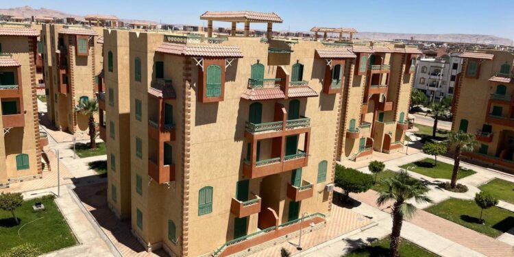 توجيه من وزير الإسكان بسرعة تنفيذ مشروعات الإسكان والبنية التحتية في 3 مدن بالصعيد