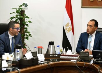 “مدبولي” يتابع مع وزير الاستثمار جهود تطوير منظومة الإفراج الجمركي للتيسير على المستثمرين