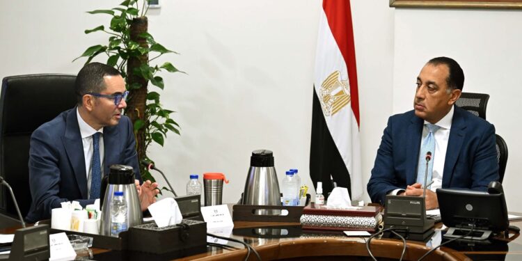 “مدبولي” يتابع مع وزير الاستثمار جهود تطوير منظومة الإفراج الجمركي للتيسير على المستثمرين