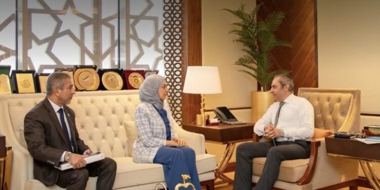 خالد عباس يلتقي سفيرة البحرين لدى مصر لبحث نقل السفارة إلى العاصمة الإدارية