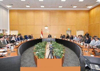 وزير الإسكان يعقد اجتماع مع مسؤولي أجهزة المدن لمتابعة المشروعات السكنية في المحافظات