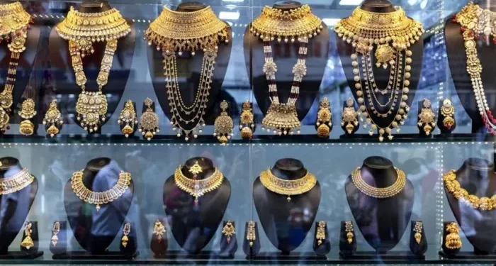 انخفاض أسعار الذهب في محلات الصاغة المصرية.. وعيار 21 بـ4635 جنيه