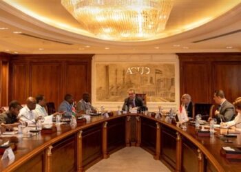 رئيس العاصمة الإدارية يستقبل سفير كينيا ويستعرض إنجازات الحي الدبلوماسي