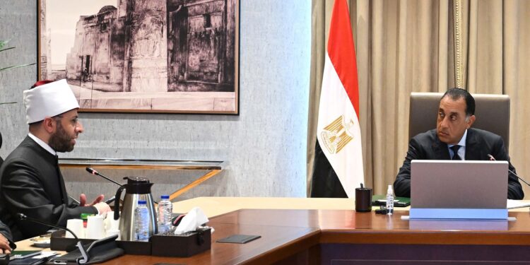 رئيس الوزراء يتابع جهود وزارة الأوقاف في إدارة أصول الوقف وحصر الأملاك لطرحها على المستثمرين