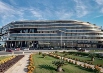 قبل بدء التسليم.. هازل وونج تزور تحفتها المعمارية «روك كابيتال 1» أكبر مبنى إداري في الحي الحكومي بالعاصمة الإدارية