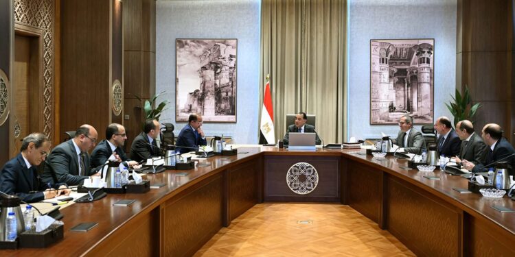 “مدبولي” يتابع مشروعات شركة العاصمة الإدارية للتنمية العمرانية لجعل المدينة نموذج متكامل للمدن الذكية