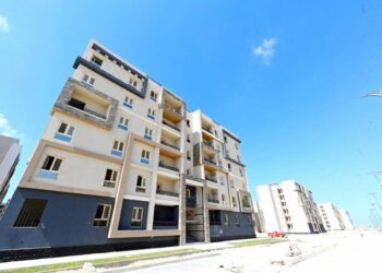 تضم 1992 شقة.. وزير الإسكان يتفقد مشروع “سكن لكل المصريين” و”كوبري C3″ بالعلمين الجديدة