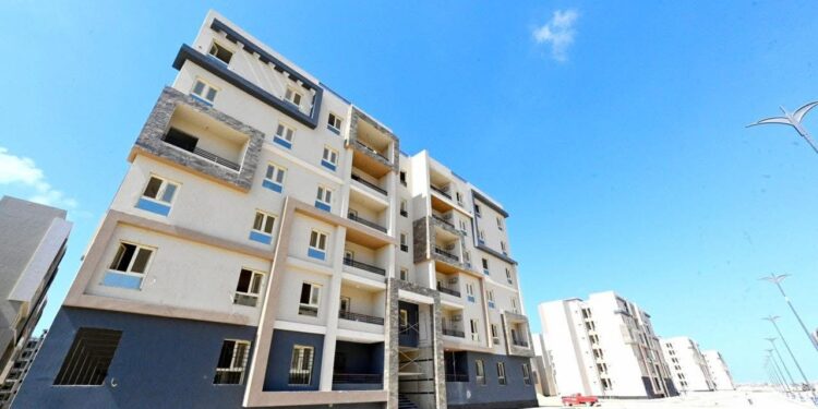 تضم 1992 شقة.. وزير الإسكان يتفقد مشروع “سكن لكل المصريين” و”كوبري C3″ بالعلمين الجديدة